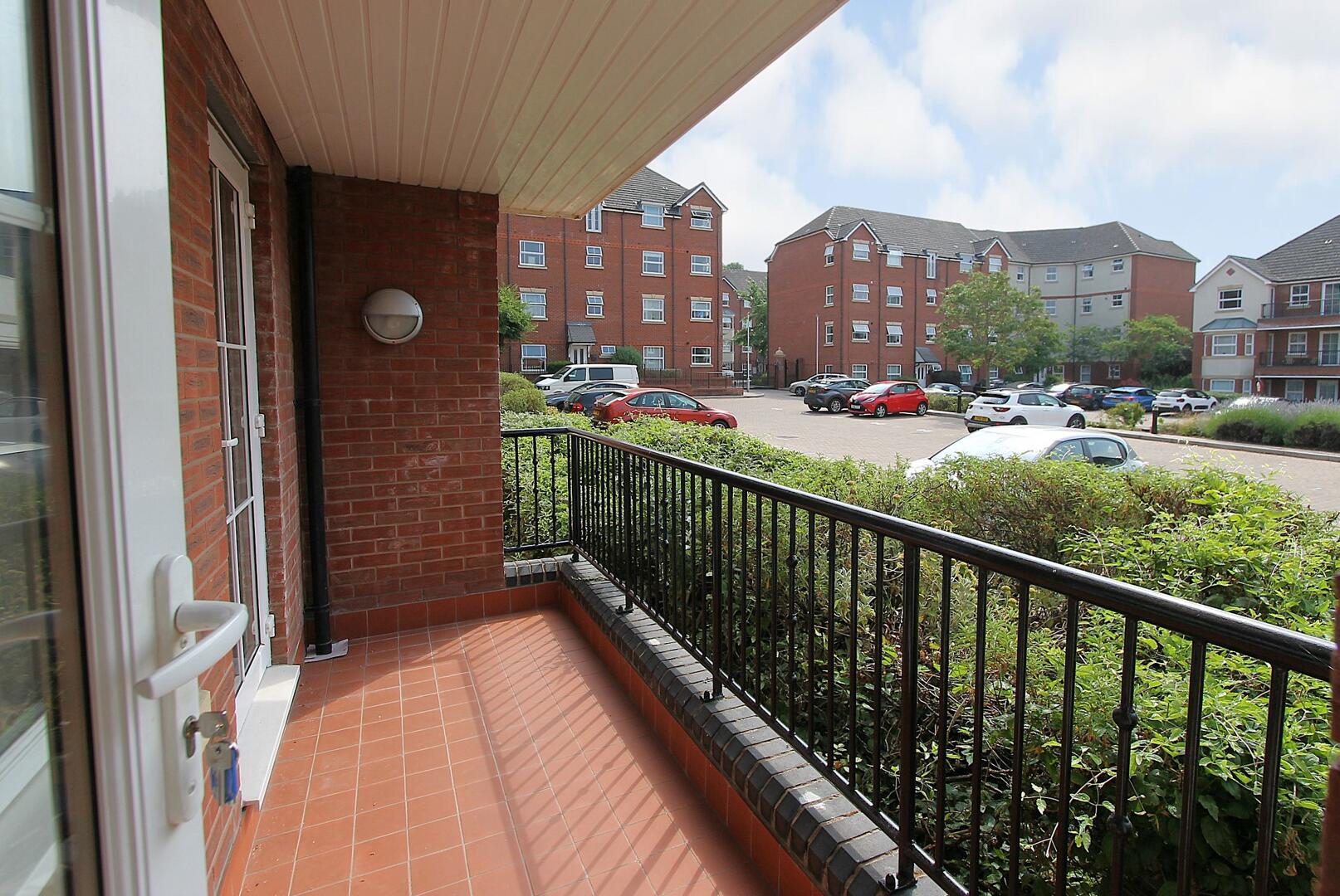 2 bed property in Trefoil Gardens, Stourbridge
